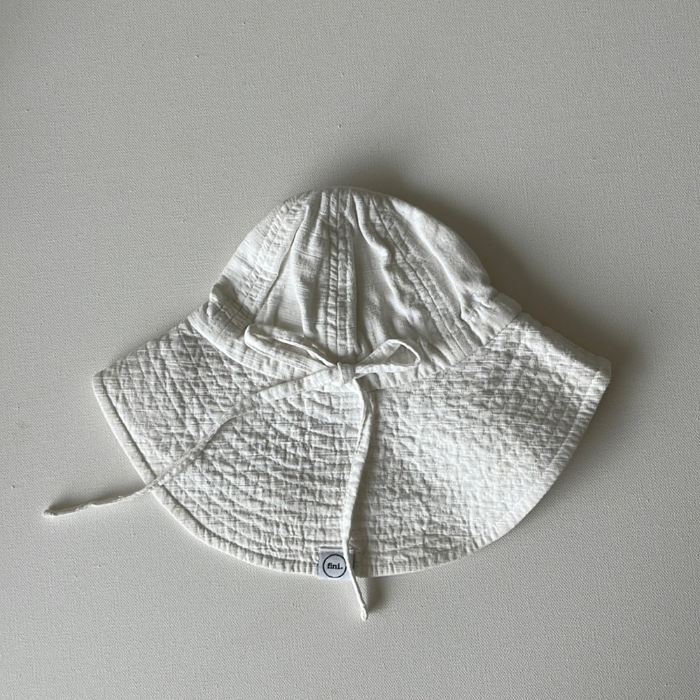 Fini the Label floppy hat